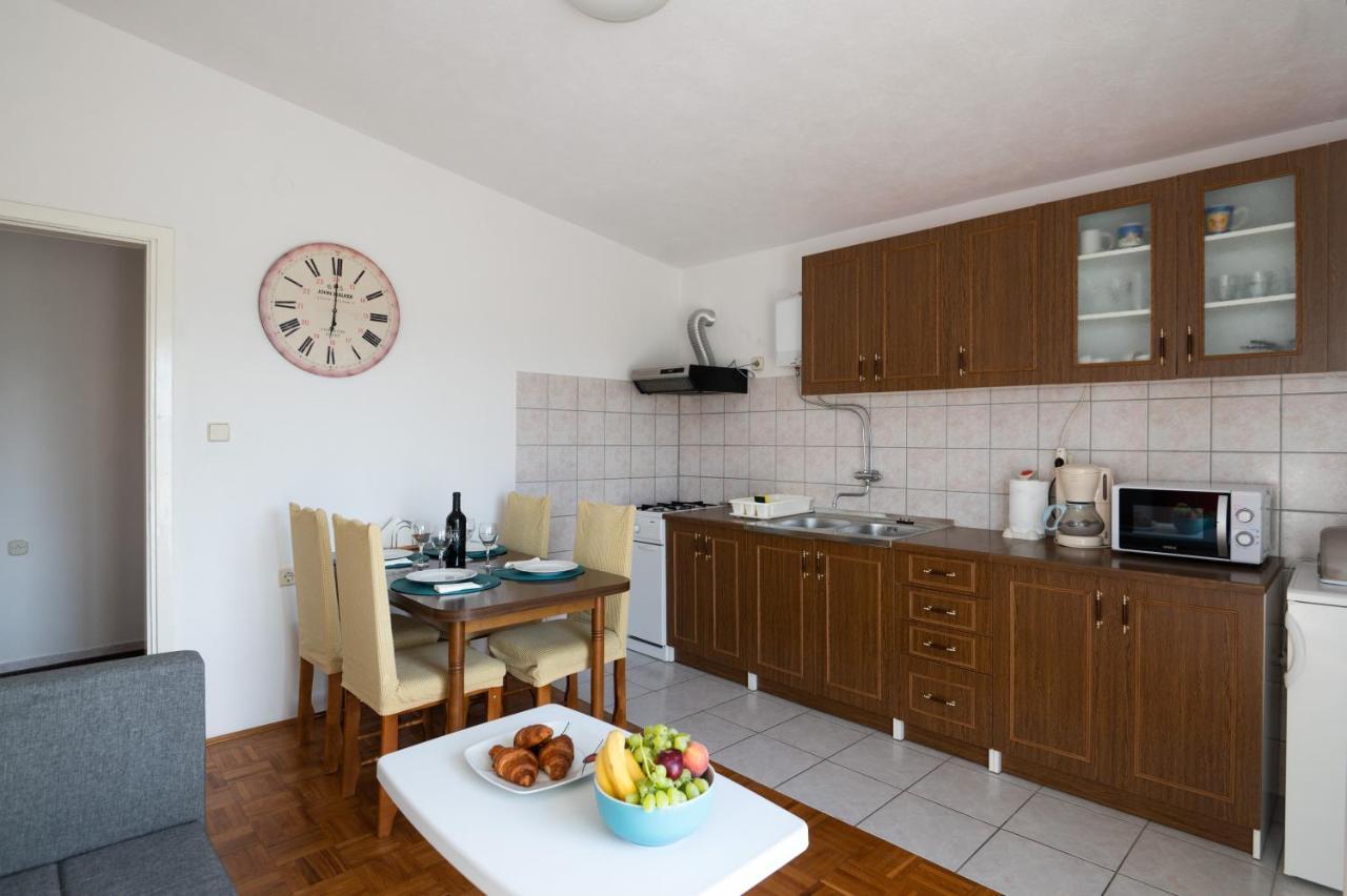 Marina'S Apartments Ražanac Esterno foto