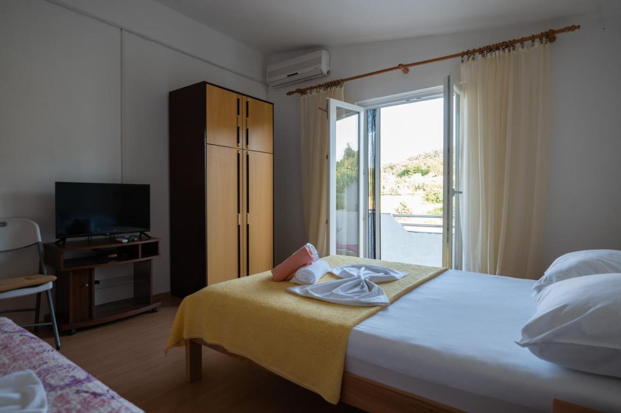Marina'S Apartments Ražanac Esterno foto