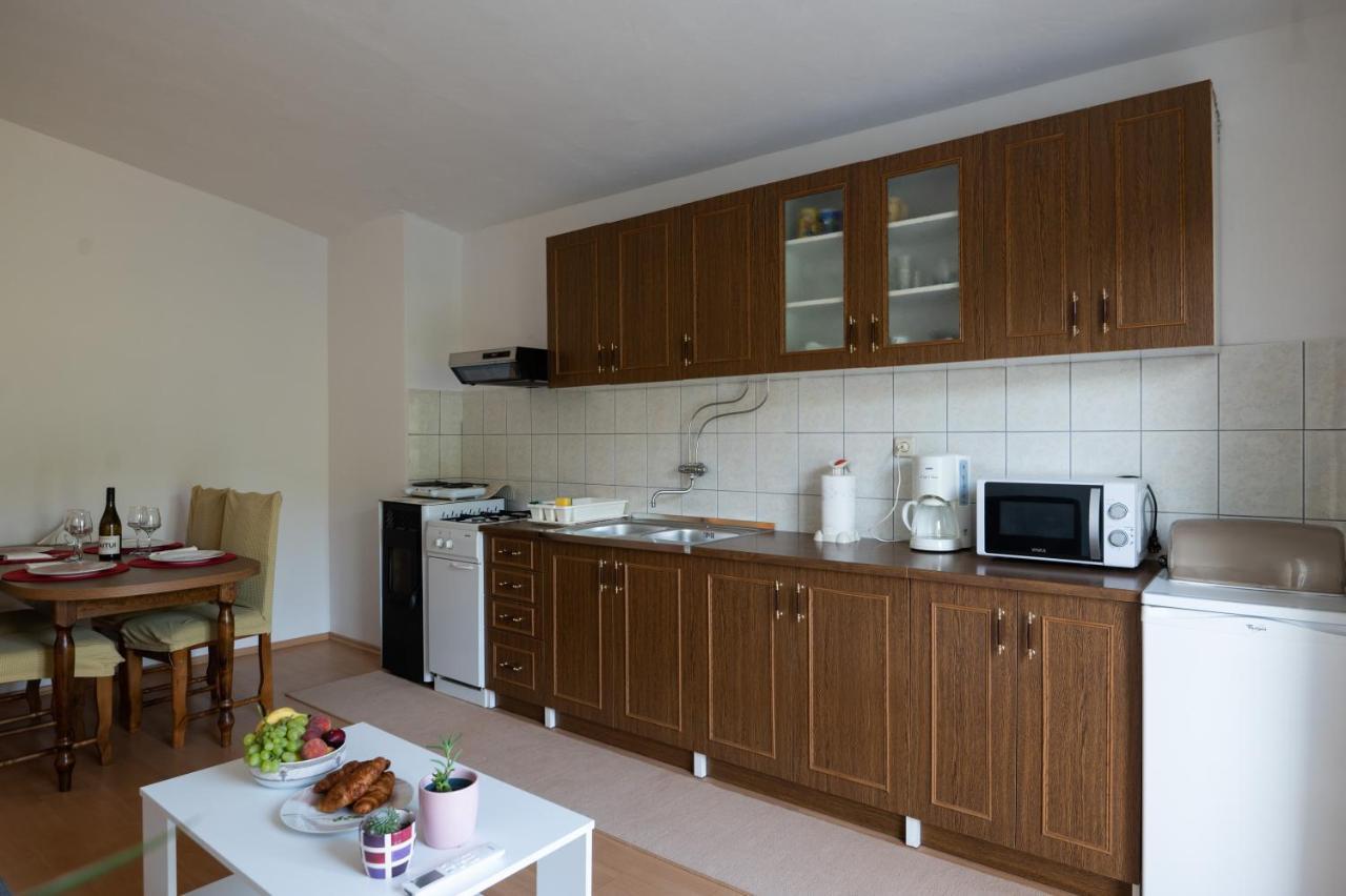 Marina'S Apartments Ražanac Esterno foto
