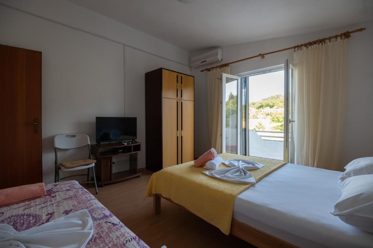 Marina'S Apartments Ražanac Esterno foto
